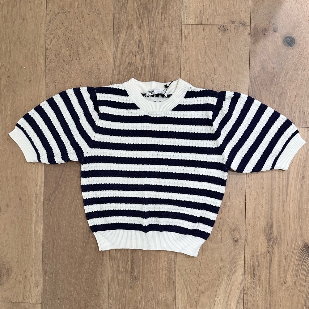NWT Zara Navy and White Striped Sweater Top with short puff sleeve. Size M.